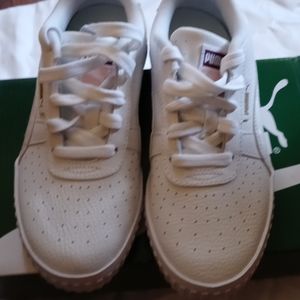 Little girls sz 2.5 puma sneakers